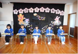 発表会と保育 ねらいと壁面 おたよりの文例 年少 年長の衣装と遊戯